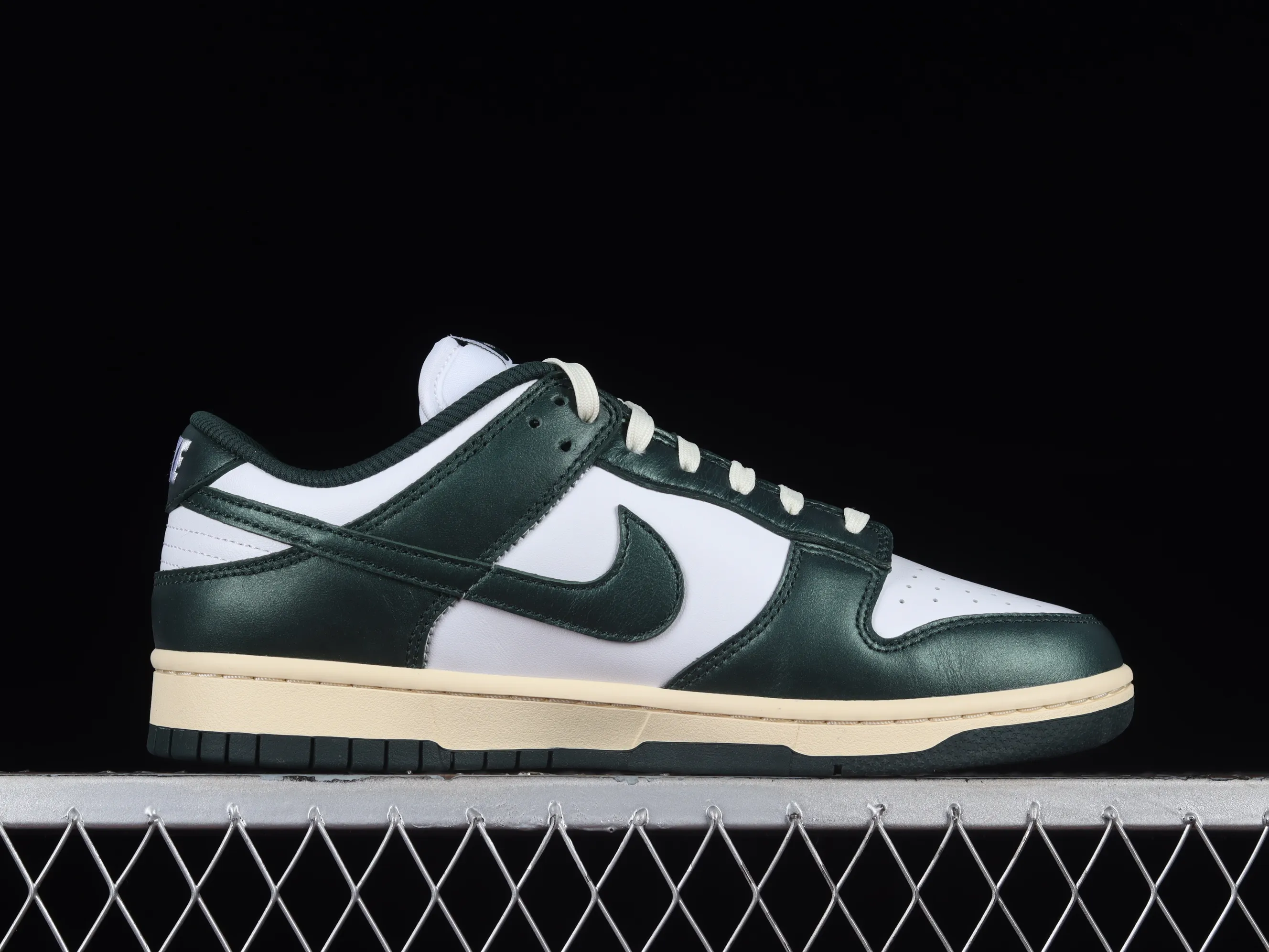 All categories Nk SB Dunk series Nk SB Dunk Low low-top sneakers M version pure original Nk SB Dunk Low "Vintage Green" navy green old SB smashed backboard fashion casual sneakers DQ8580-100